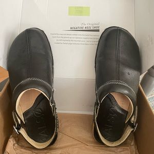 Negative heel clogs. Leather